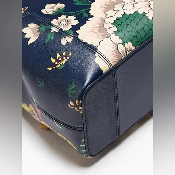 Tory Burch Block-T Printed Small Bucket Bag Navy Happy Times - Picture 5 of 17